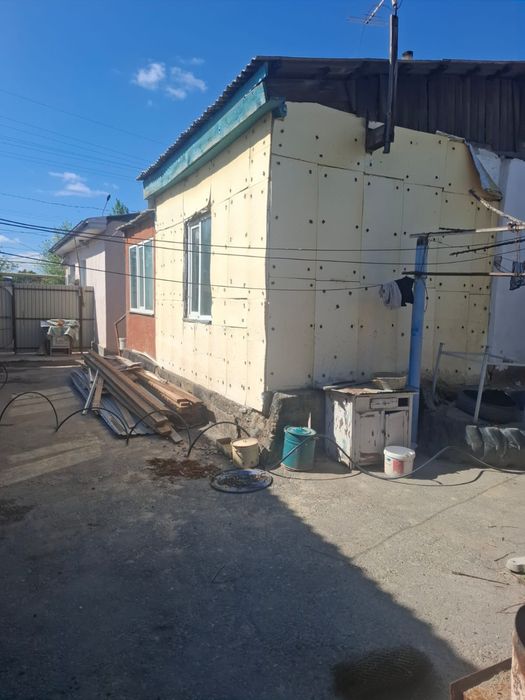 Продам два дома в олном дворе