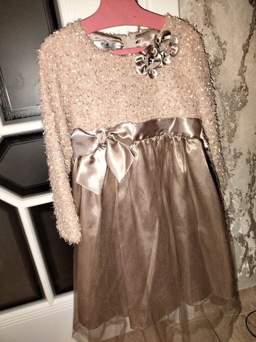 Продам платье праздничное