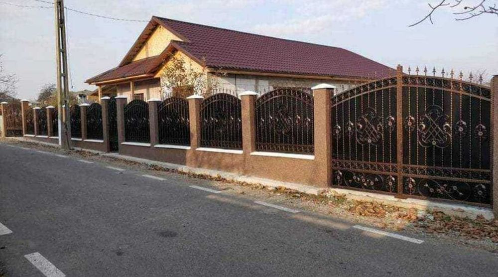 Garduri si porti din panouri stil jaluzele, sipca metalica, tabla cutata, plasa bordurata, fier forjat, BCA sau beton si alte modele disponibile