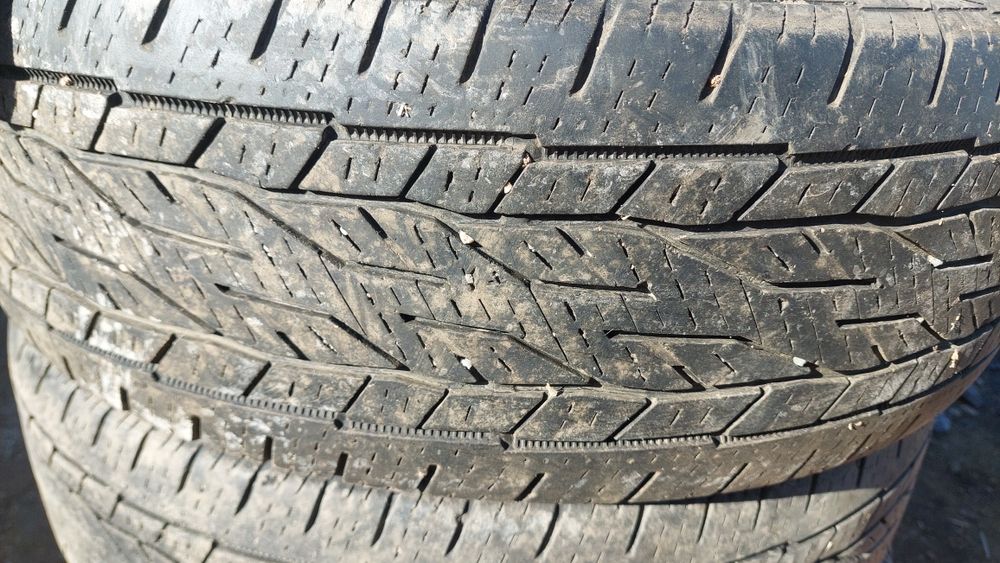 Продам б/у шины 225 65 R17.