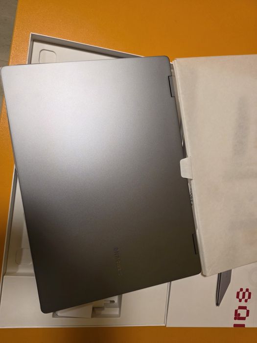 Samsung Book5 Pro 360 Ultra 7, 16GB RAM ,512GB 16" touch Spen open box