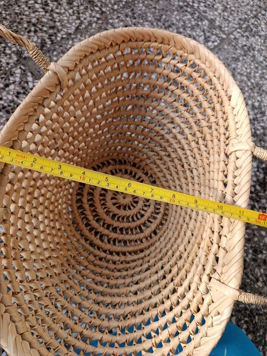 Кошница плетена и гъвкава, от лико