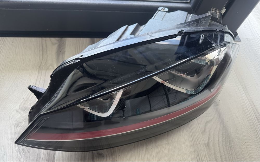 Vând far stânga Bi-Xenon OEM VW Golf 7 GTI (2012-2016) - Cod 5G1941031A