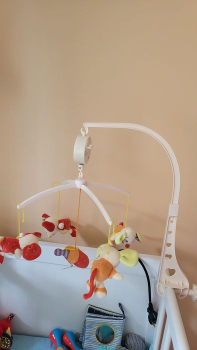 Музикална въртележка с навиване зайчета, много запазена