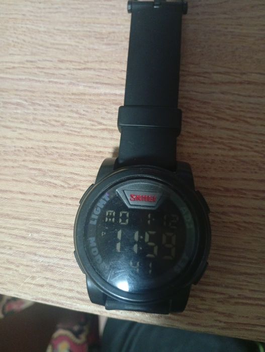 Водонепроницаемые часы skmei