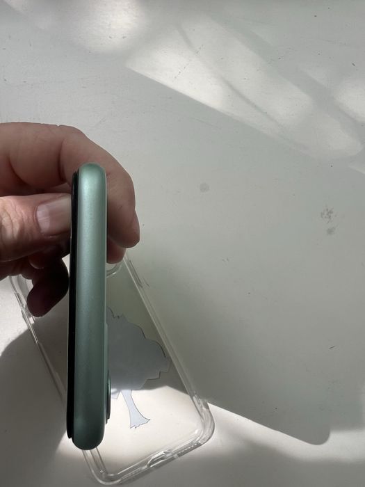 iPhone 11 64GB green