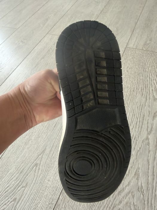 Продам кожанные кросовки