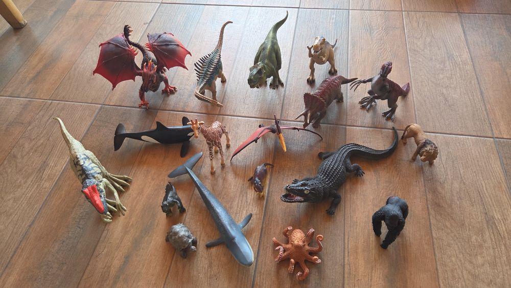 Масивни и реалистични играчки животни.Цена по договаряне.