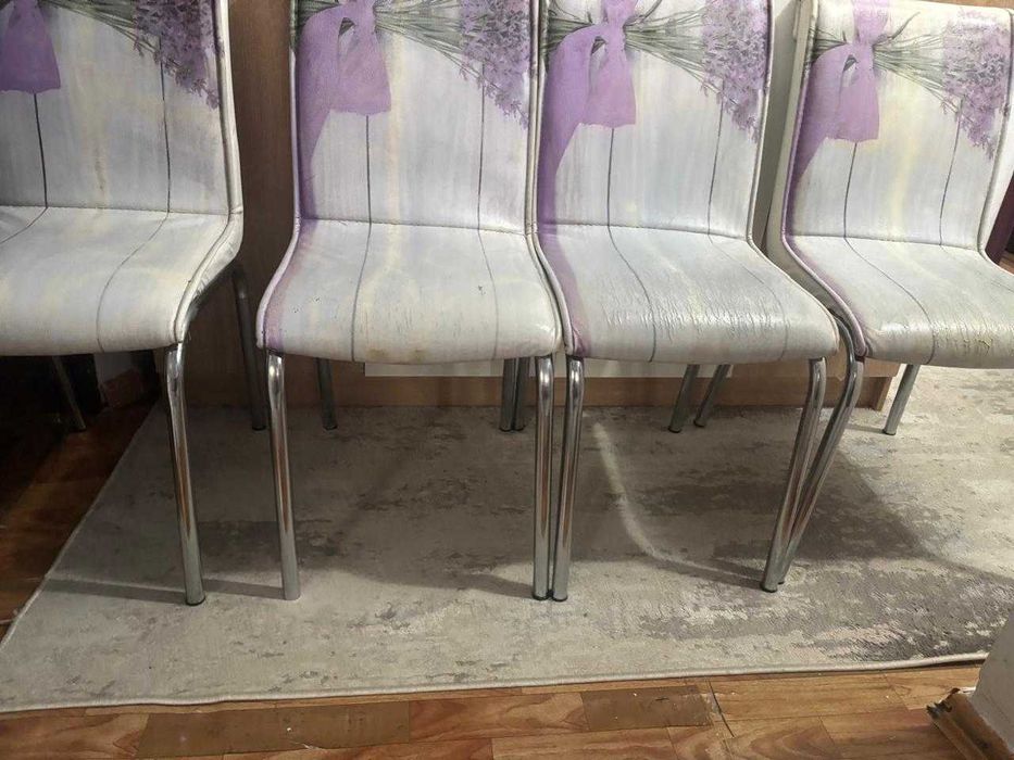 Продам стулья с чехлом