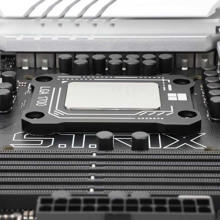 Kit PC - Intel i5-13600KF + ASRock Z790 PG Lightning + Contact Frame