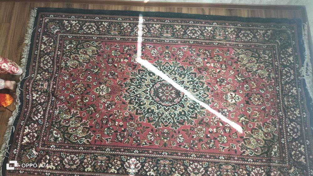 1 gilam bor  holati yaxwi