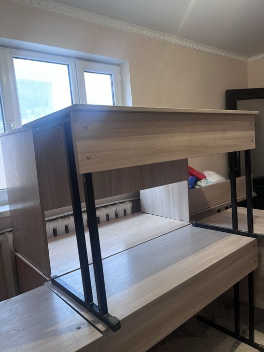 Парта 8 штук  очень хорошее состояние.