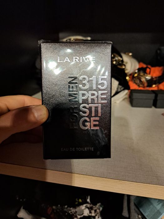 Продавам оригинален марков мъжки парфюм 100мл..