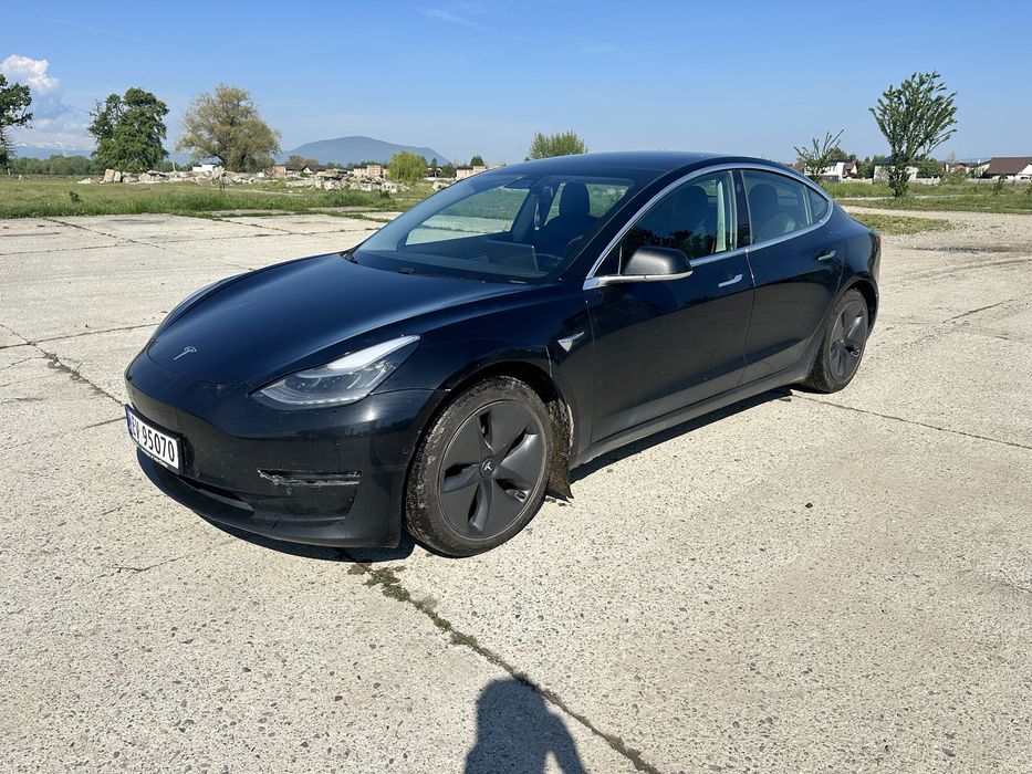 Tesla model 3 long range