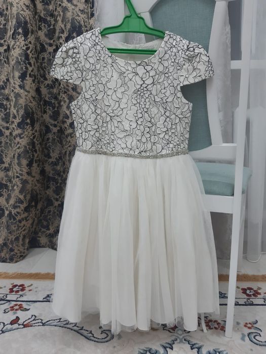 Продам нарядное платье.