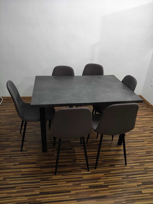 Vând masă de living și scaune