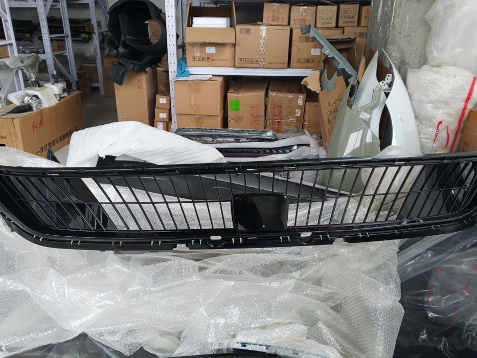 前杠下格栅Нижняя решетка переднего бампера Dongfang IP 008