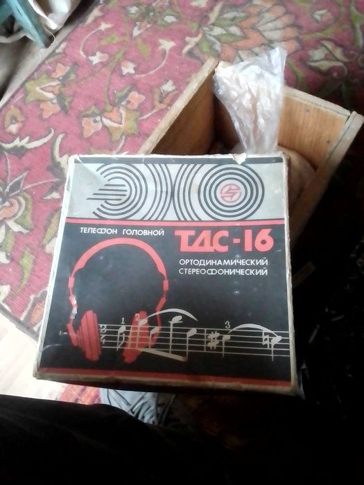 Часы . книги.тележка