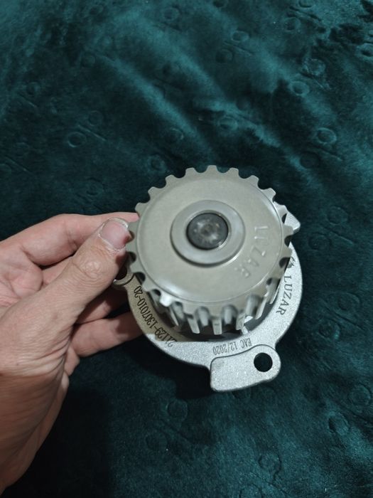 Срочно Продам водяной насос (помпа) лада веста