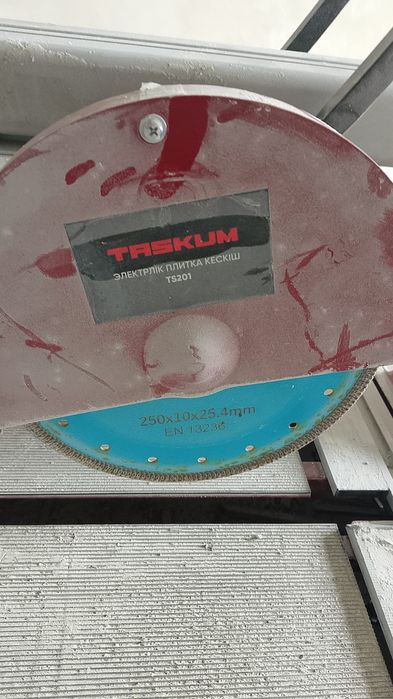 Профессиональный электрический плиткорез