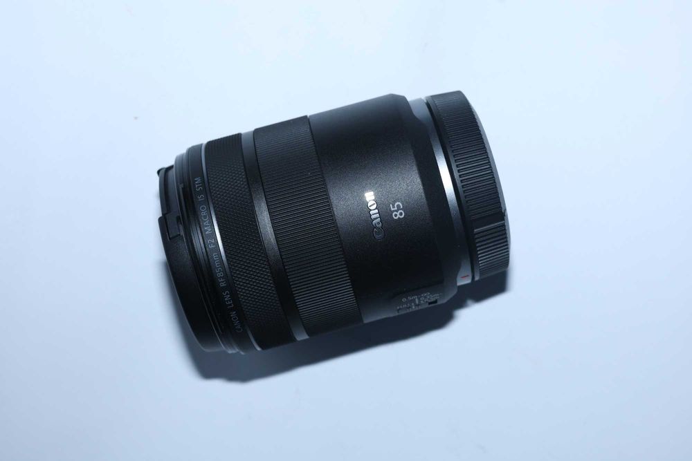 Canon RF 85mm F2 Macro IS STM