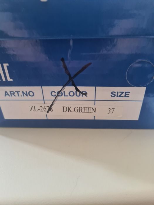 Кроссовки новые.