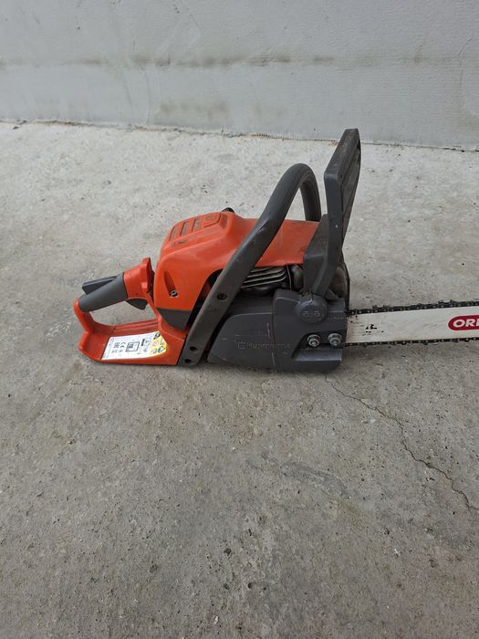 Vând husqvarna 130