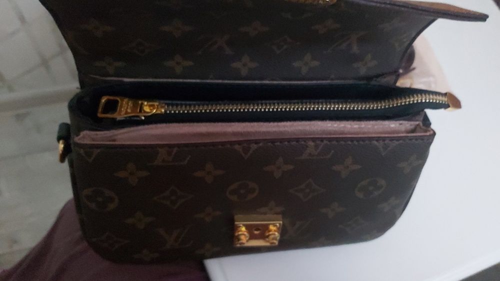 Продам сумочку LOUIS VUITTON