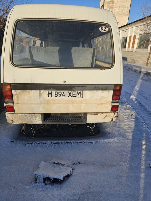 Продам мазду  е 2200