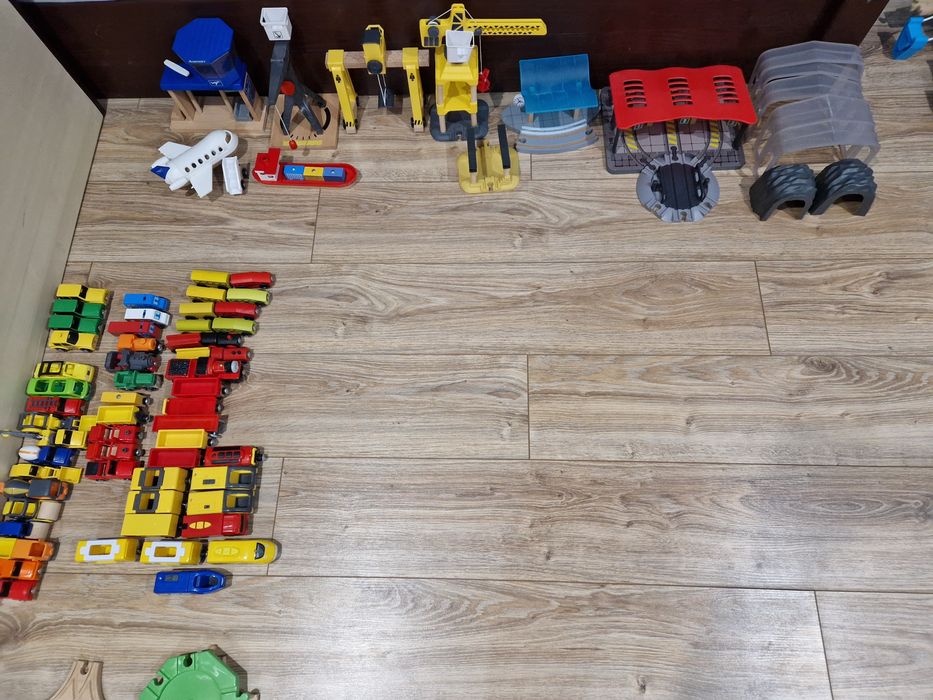 Pachet jucarii - trenulete / masini si sine de lemn