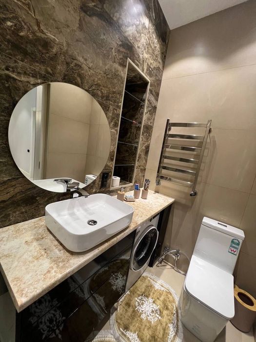 Mirabad Avenue glamour