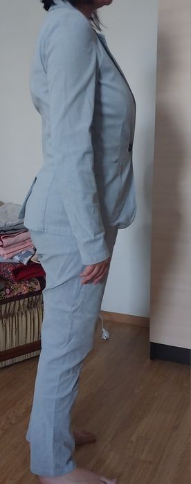 Продаётся отличный брючный  костюм