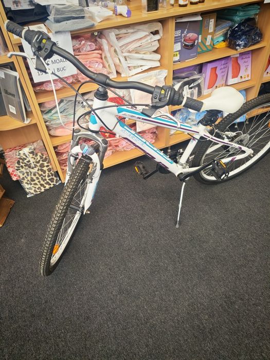 Bicicleta fete aproape noua