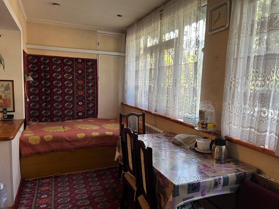 Продается Авиасозлар 4 3/1/5 кирпич мебель техника остается .
