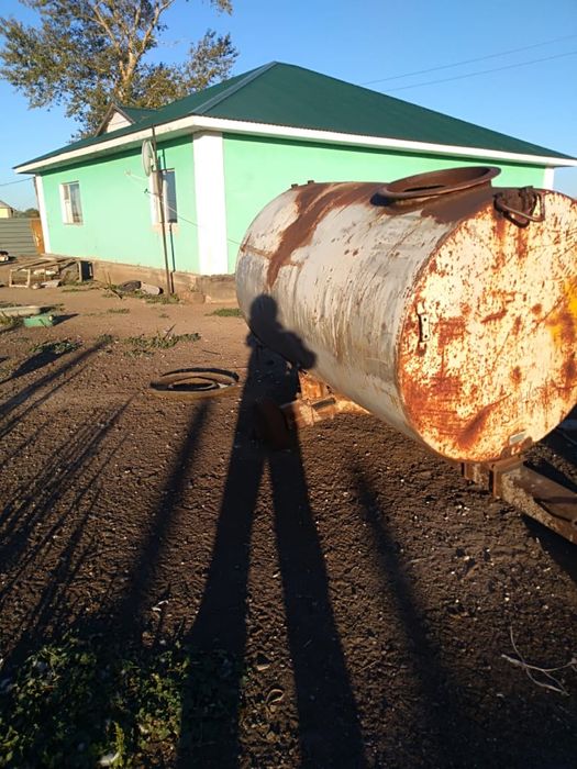 Продам цистерну (бочку) на колесах