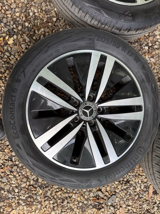 100% Оригинални Mercedes CLA 2022 година