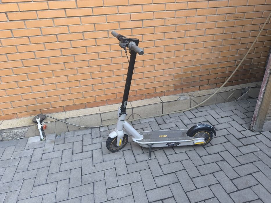 Электросамокат ninebot