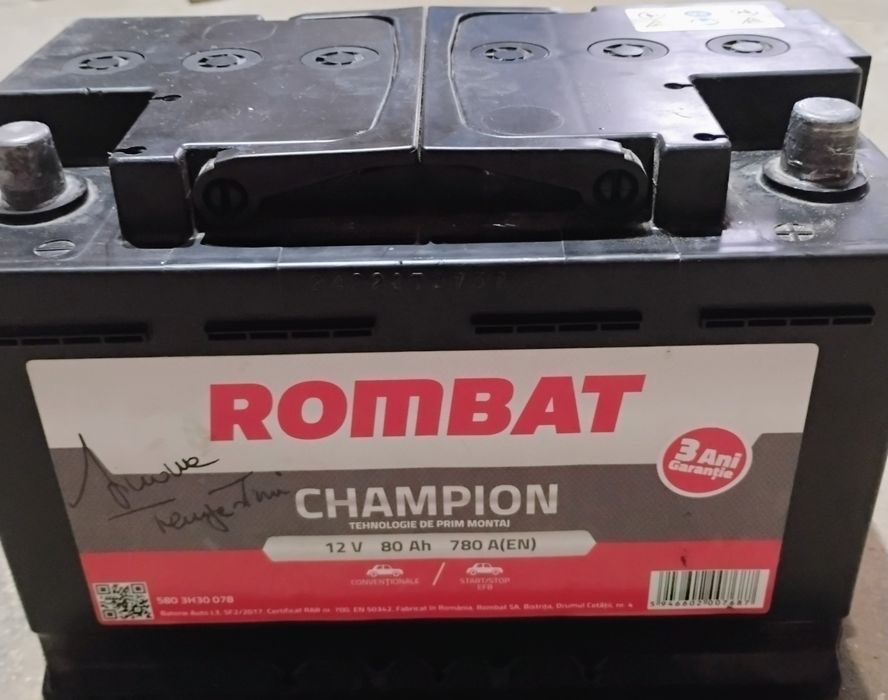 Vând baterie Rombat 12V, 80Ah