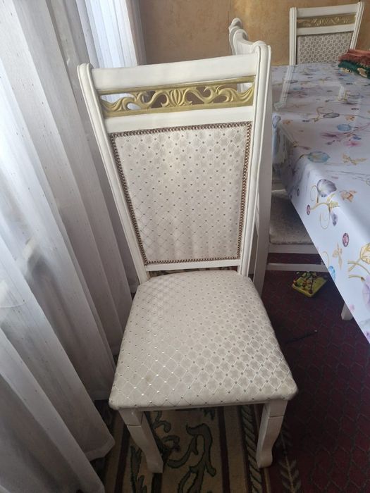 Стулья деревянные