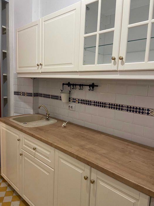 Mobilă de bucătărie IKEA (Bodbyn) – echipată cu electrocasnice retro