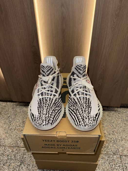 Yeezy 350v2 Zebra