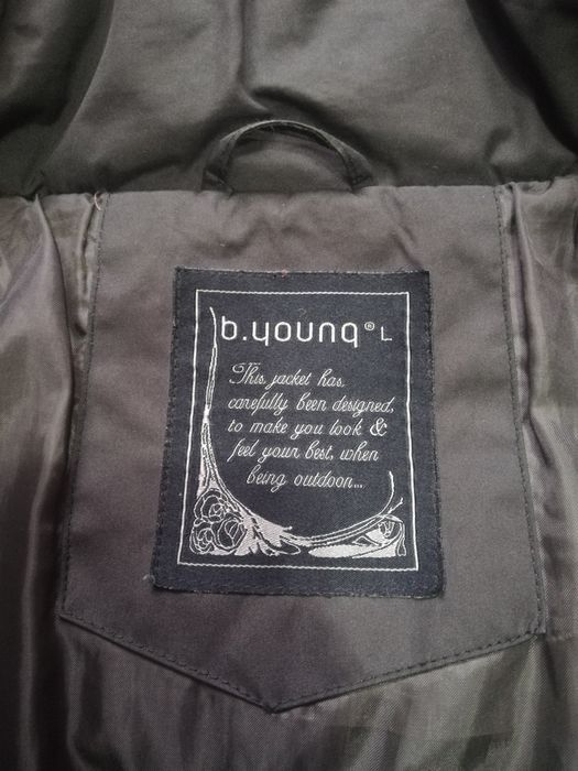 Vând geacă damă, de fâș, neagră, mărimea 42-44