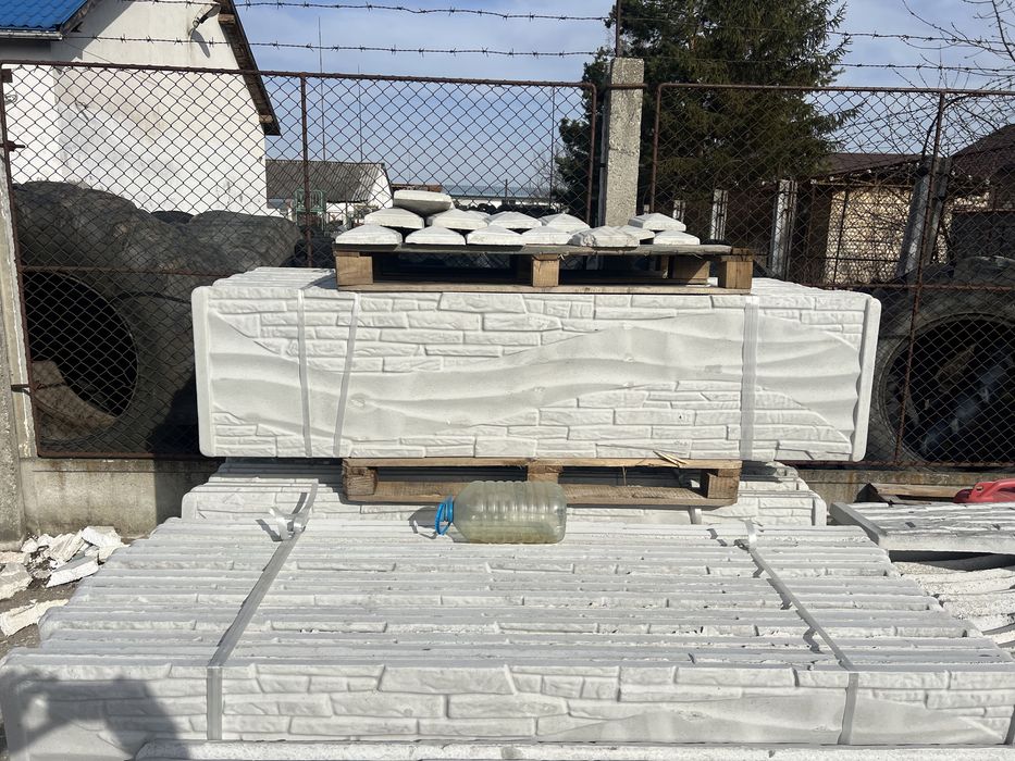 Placi stalpi gard beton prefabricate