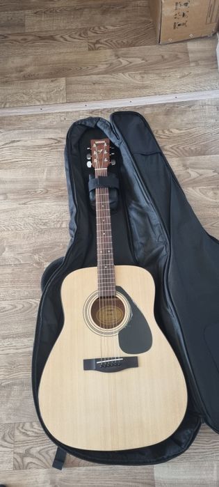 продается фирменный чехол для гитары GEWA