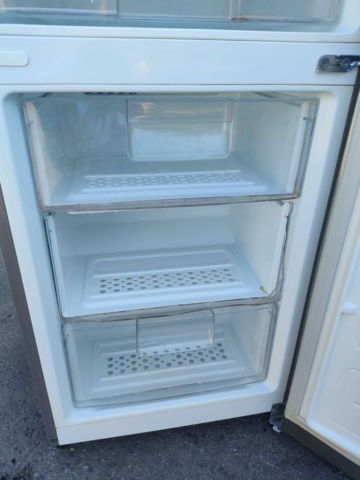 Продам холодильник LG NoFrost