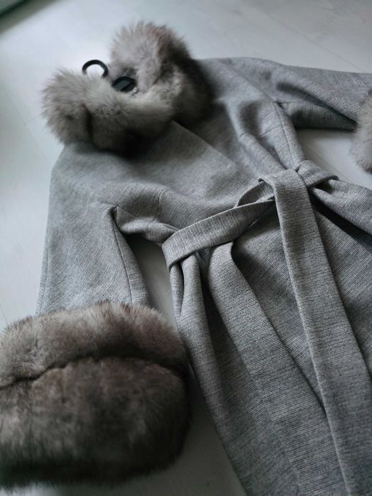 Палто от кашмир и естествен косъм от лисица