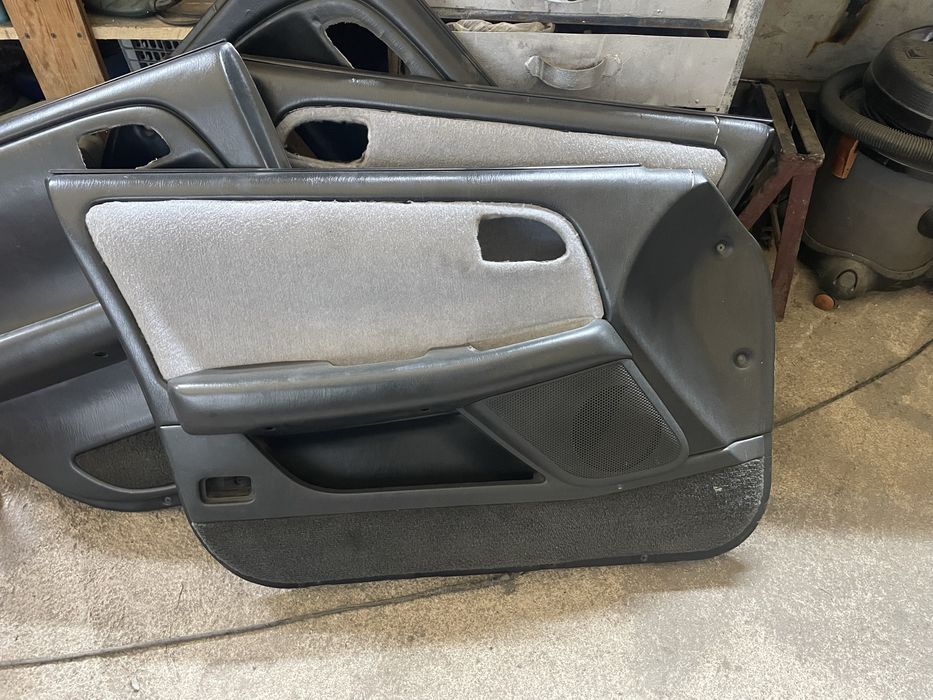 Продам комплект дверных карт дёшево