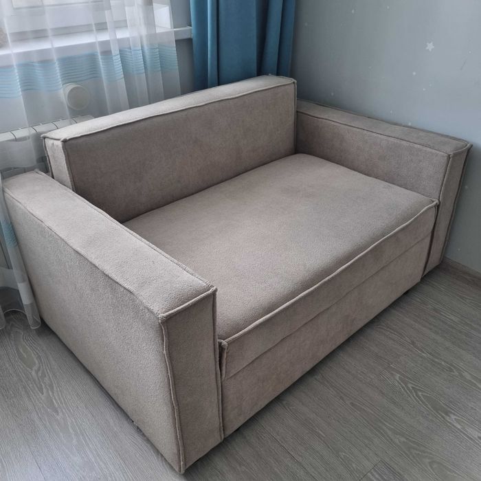 Продам диван маленький