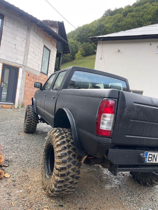 Vând sau schimb cu Nissan Patrol Y60 lung! Motor BMW 218 CP Punți Nissan Patrol Y60 Puntea spate mutată cu 12 cm Șasiu refăcut