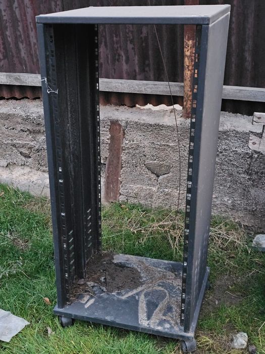 Рэковая стойка для оборудования PROEL